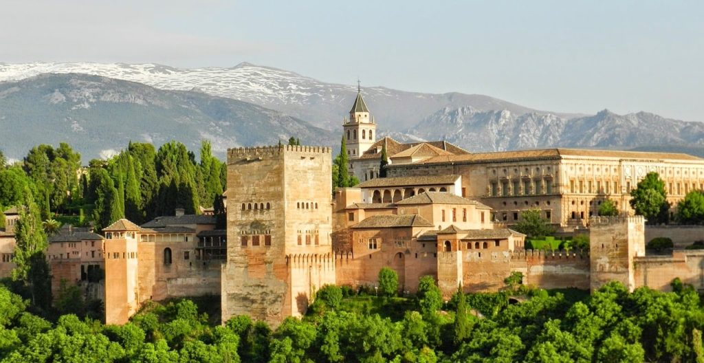 Die Alhambra von Granada in Spanien ist eine bedeutende Stadtburg auf den Sabikah-Hügel.