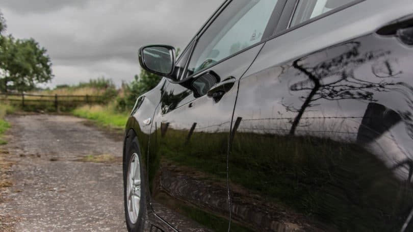 Mietwagen auf Mängel überprüfen.