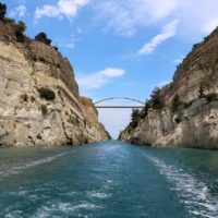 Kanal von Korinth trennt griechisches Festland von der Halbinsel Peloponnes