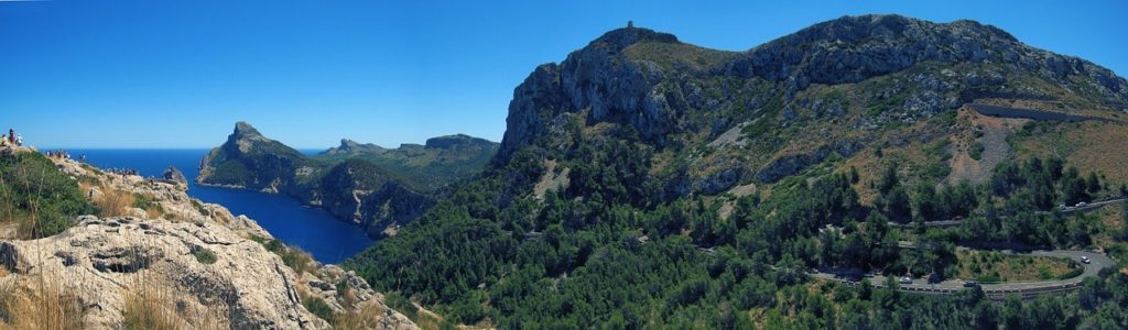 Gebirgskamm auf der Baleareninsel Mallorca