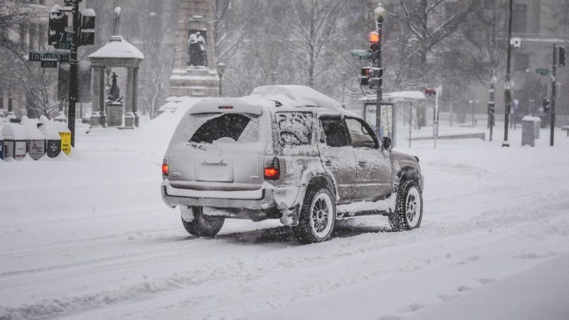 Autofahren im Winter: 11 Tipps damit Sie sicher ans Ziel gelangen